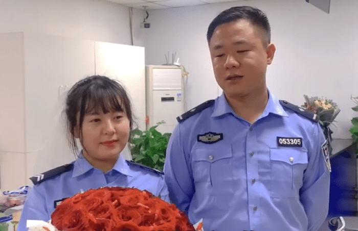 动容！西安民警为全运会推迟婚礼，闭幕后立刻求婚，妻子流泪满面