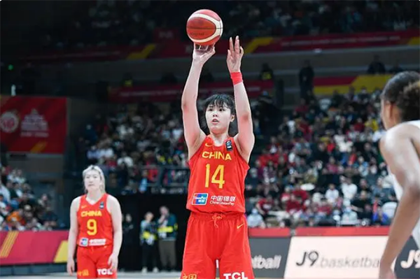 中国女篮热身赛：亮点与不足并存，冲奥征途需奋进